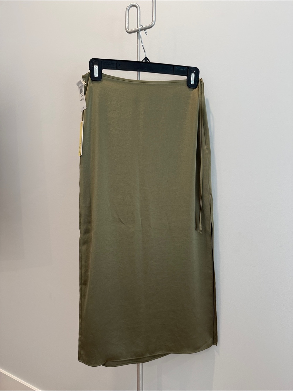 Aritzia Wilfred Elixir Satin Skirt - size 2